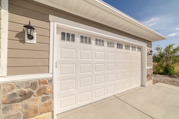 Garage Lifting in West Bend